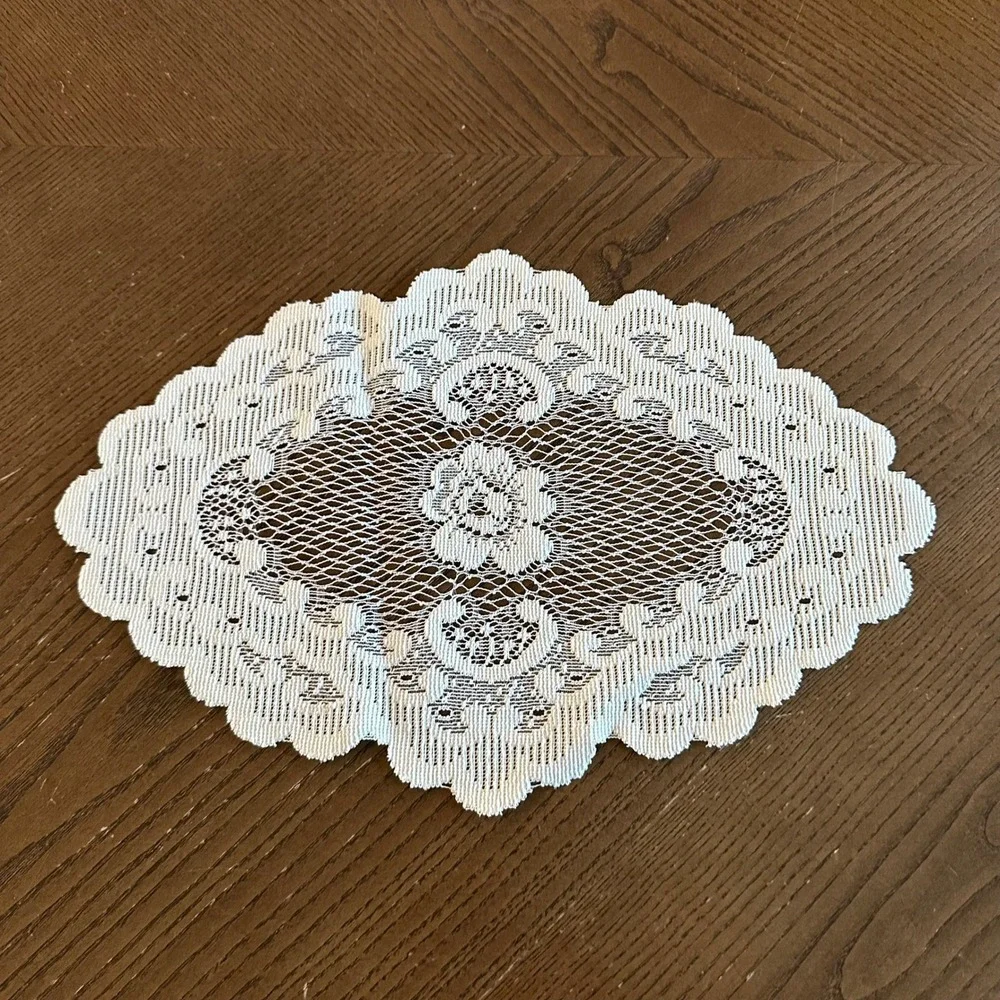 Vintage White Floral Lace Doily Scalloped Oval Table Runner Accent 14x10